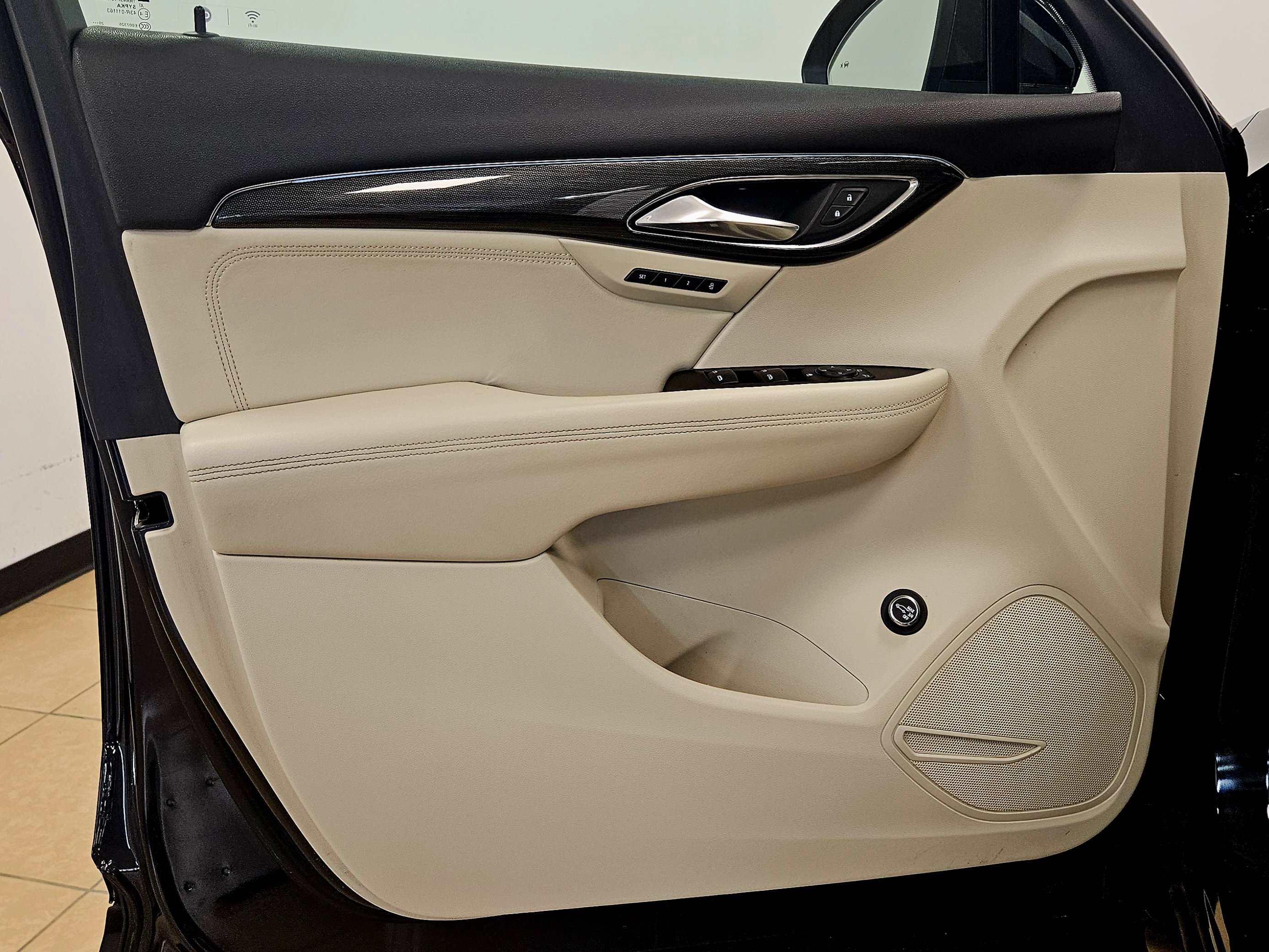 Used 2021 Buick Envision Essence FWD image 10