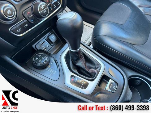 Used 2016 Jeep Cherokee Trailhawk w/ Comfort/Convenience Group image 24