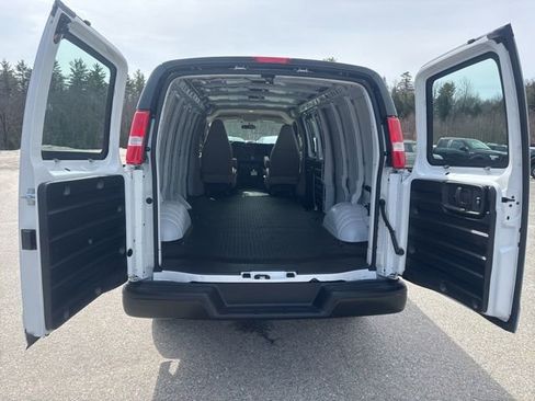 New 2026 GMC Savana 2500 Extended RWD image 21