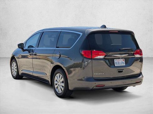Used 2018 Chrysler Pacifica L FWD image 8
