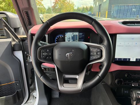 Used 2023 Ford Bronco Badlands AWD/4WD image 9