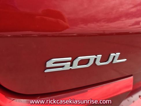 Used 2023 Kia Soul LX w/ LX Technology Package FWD image 7