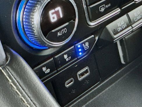 Used 2021 GMC Yukon SLT w/ SLT Premium Package image 21