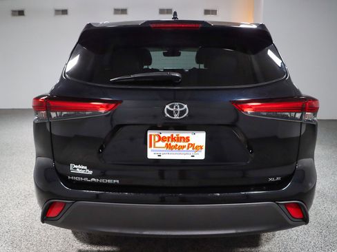 Used 2020 Toyota Highlander XLE FWD image 8