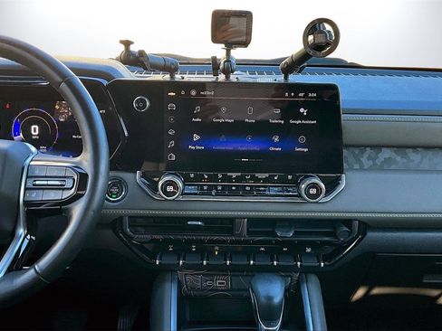 Used 2023 Chevrolet Colorado ZR2 w/ ZR2 Convenience Package III image 12