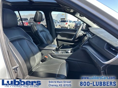 Used 2024 Jeep Grand Cherokee L Limited w/ Luxury Tech Group II image 24