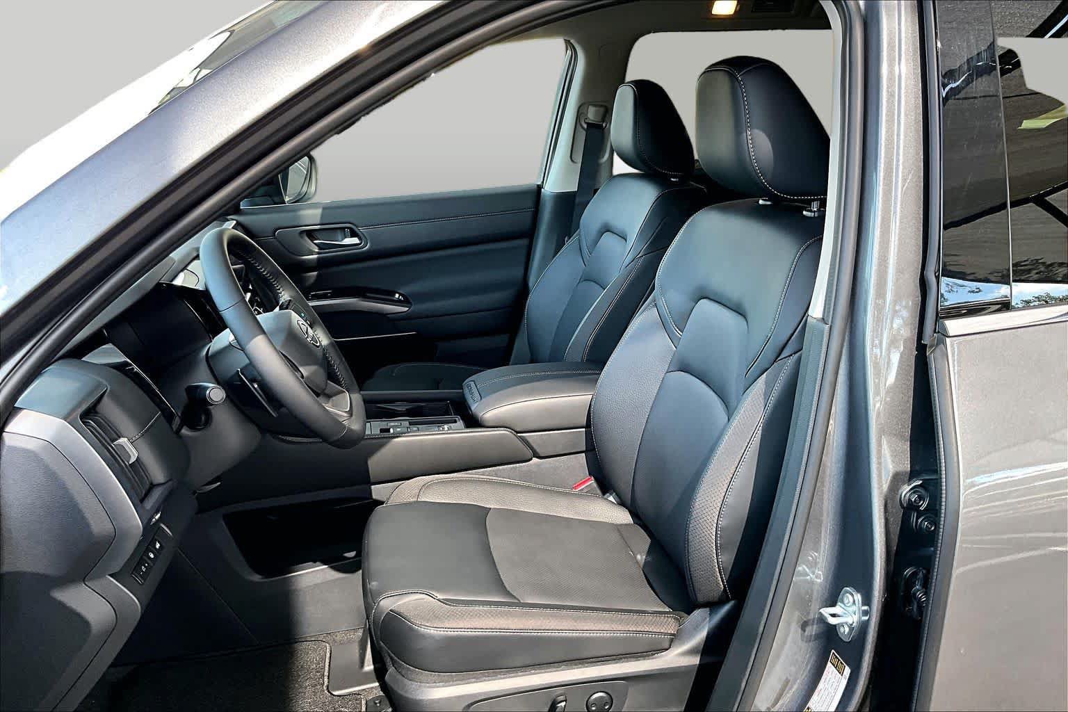 New 2026 Nissan Pathfinder SL FWD image 9