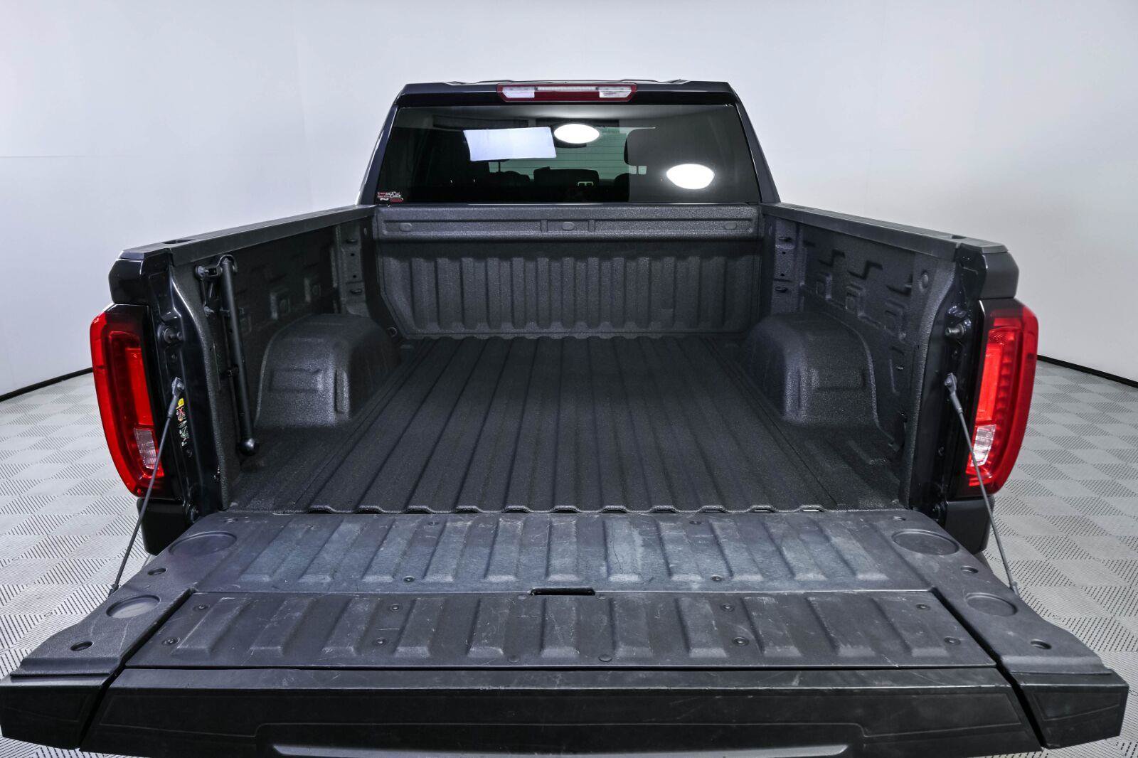 Used 2025 GMC Sierra 1500 SLT RWD image 27