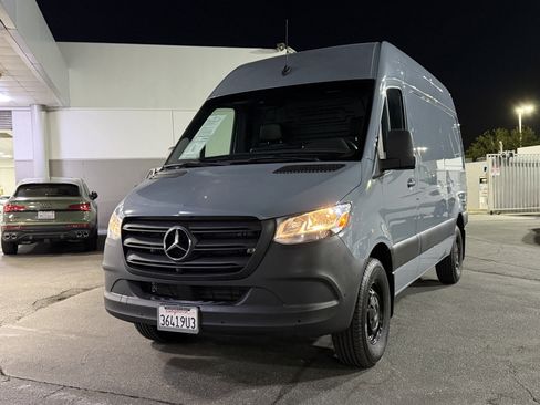 Used 2023 Mercedes-Benz Sprinter 2500 image 4