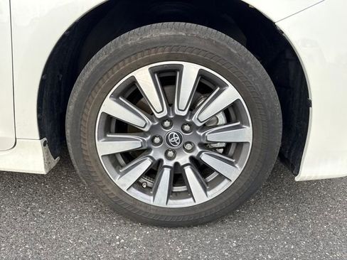 Used 2020 Toyota Sienna XLE w/ XLE Navigation Package image 11