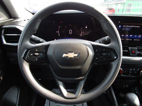 Used 2025 Chevrolet TrailBlazer LT FWD image 14