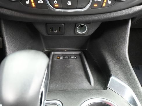 Used 2023 Chevrolet Traverse LT w/ Midnight/Sport Edition image 27