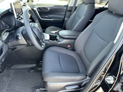 Used 2023 Toyota RAV4 LE FWD image 15