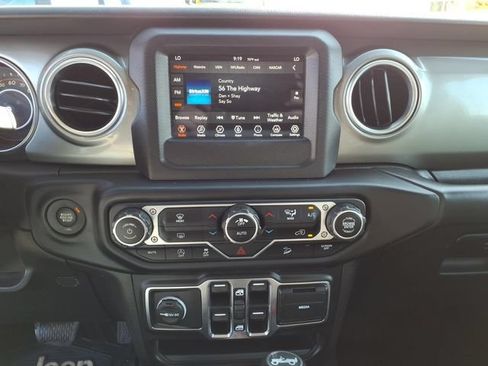 Used 2020 Jeep Wrangler Unlimited Sahara AWD/4WD image 22