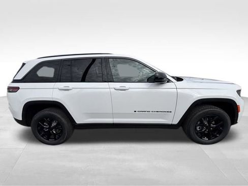 New 2026 Jeep Grand Cherokee Altitude AWD/4WD image 6