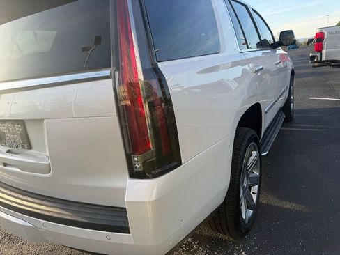 Used 2020 Cadillac Escalade Premium Luxury image 7