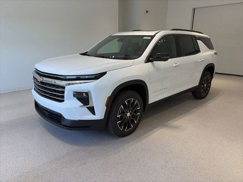 New 2026 Chevrolet Traverse LT w/ Sun and Wheel Package FWD image 3