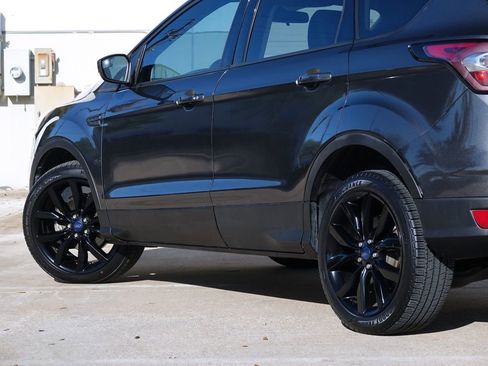 Used 2017 Ford Escape SE w/ SE Sport Appearance Package image 31