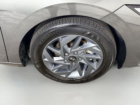 Used 2024 Hyundai Elantra SEL image 32