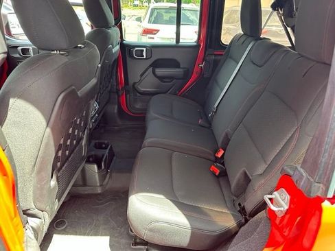 Used 2022 Jeep Wrangler Unlimited Rubicon w/ Xtreme Recon 35" Tire Package AWD/4WD image 14