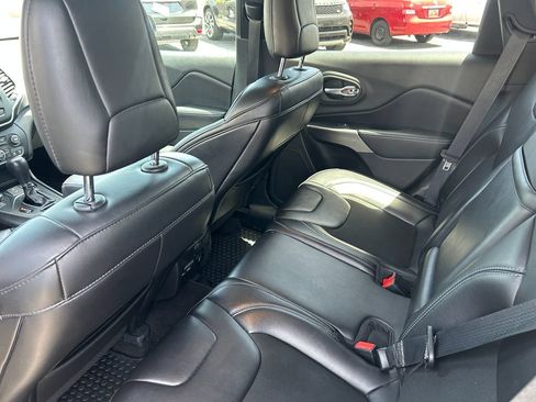 Used 2019 Jeep Cherokee Latitude Plus w/ Comfort/Convenience Group AWD/4WD image 31