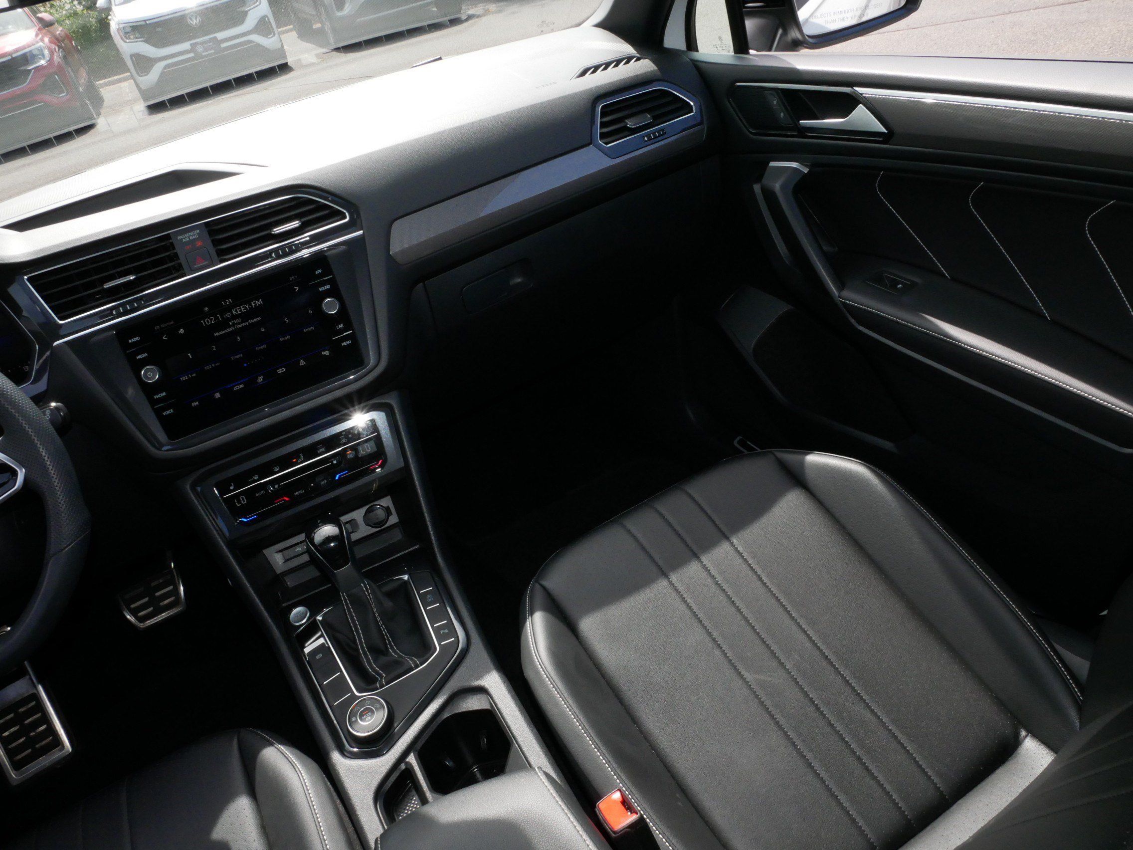 Certified 2023 Volkswagen Tiguan SE R-Line AWD/4WD image 11