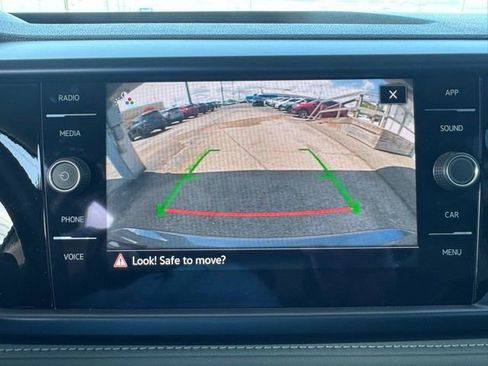 Used 2024 Volkswagen Taos SE FWD image 10
