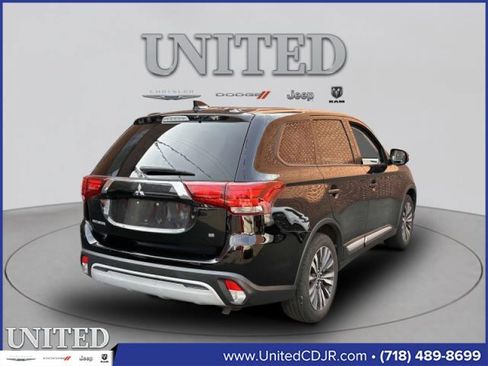 Used 2020 Mitsubishi Outlander SE image 3