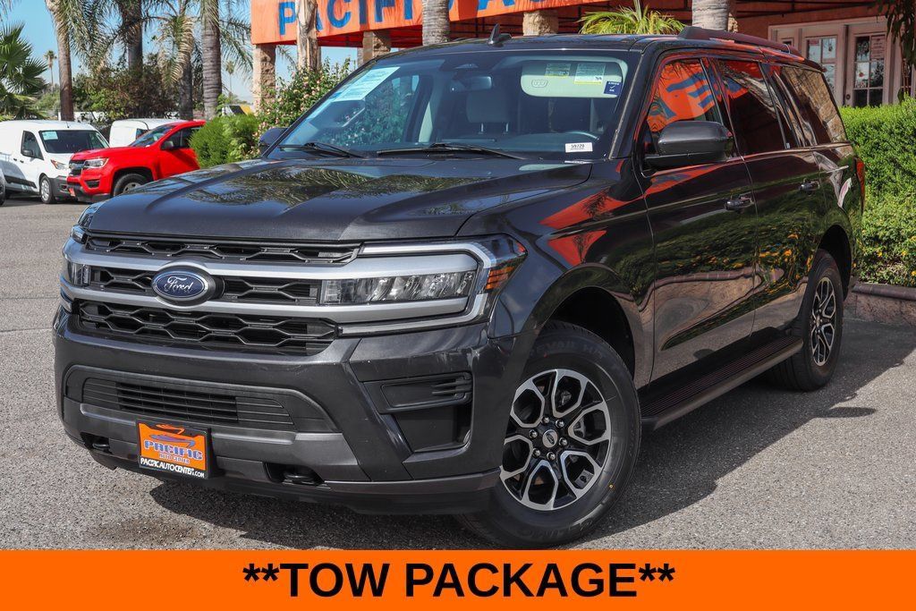 Used 2022 Ford Expedition XLT AWD/4WD image 4