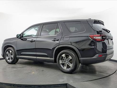 Used 2025 Honda Pilot EX-L image 6