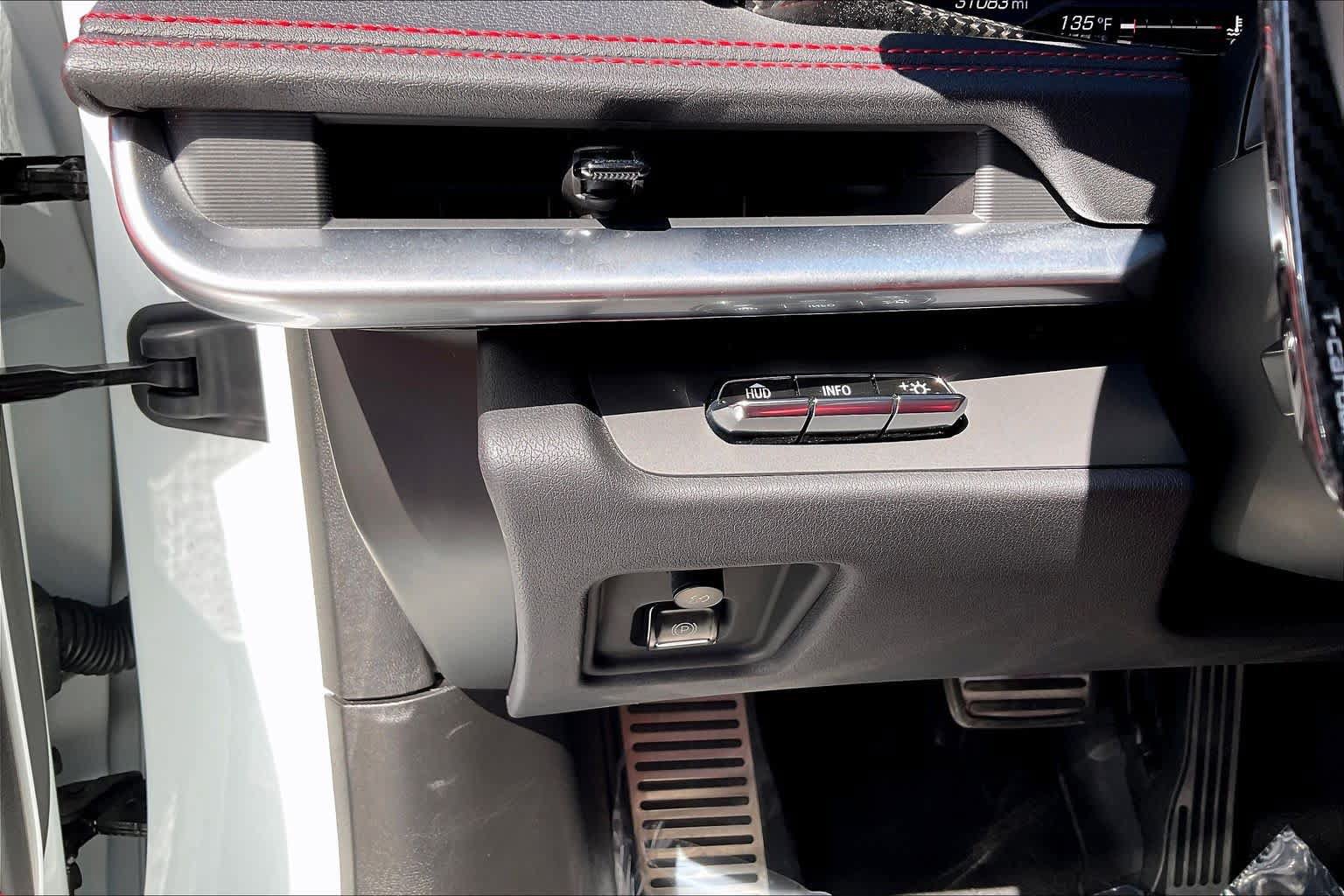 Used 2021 Chevrolet Corvette Stingray Preferred Cpe w/ Engine Appearance Package RWD image 62