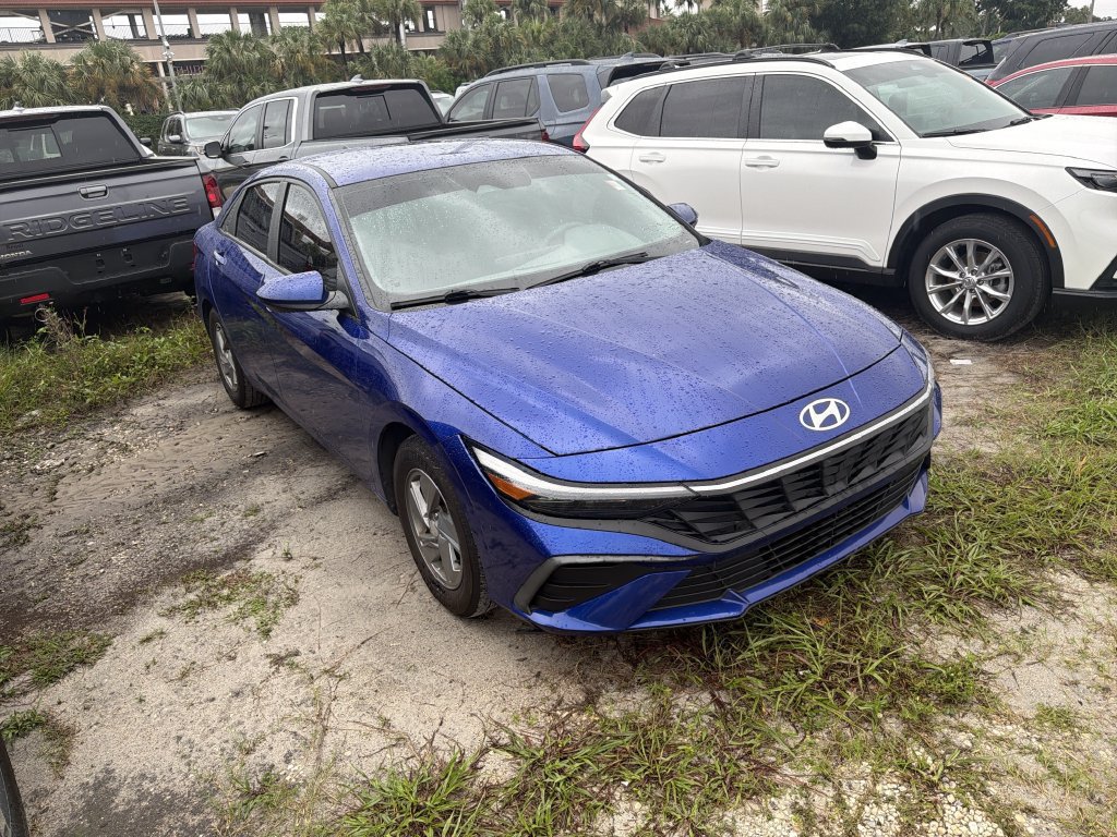 Used 2024 Hyundai Elantra SE FWD image 1