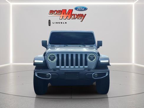 Used 2018 Jeep Wrangler Unlimited Sahara image 2
