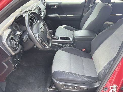 Used 2020 Toyota Tacoma TRD Sport w/ Technology Package RWD image 18