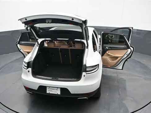 Certified 2021 Porsche Macan image 28