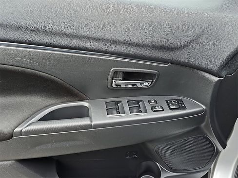 Used 2024 Mitsubishi Outlander Sport ES image 12