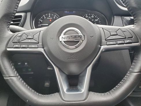 Used 2019 Nissan Rogue SV image 16