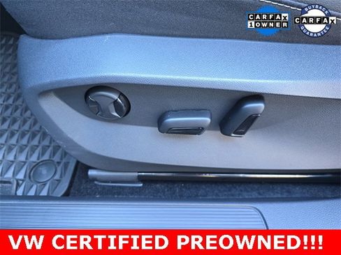 Used 2025 Volkswagen Taos SE image 29