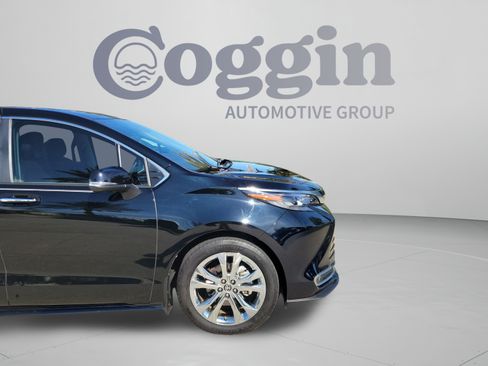 Used 2024 Toyota Sienna Platinum FWD image 33