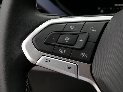 Certified 2023 Volkswagen Taos SE w/ Panoramic Sunroof Package image 26