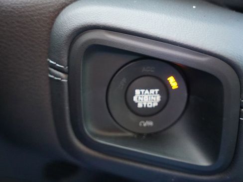 Certified 2025 Jeep Wrangler Unlimited Sahara w/ Safety Group image 28