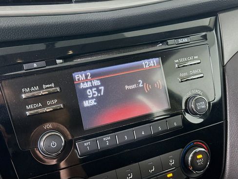 Used 2016 Nissan Rogue S AWD/4WD image 19