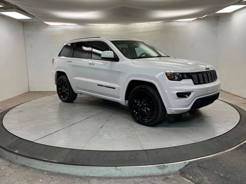 Used 2020 Jeep Grand Cherokee Altitude image 8