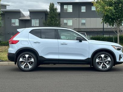 New 2026 Volvo XC40 B5 Plus w/ Protection Package Premier