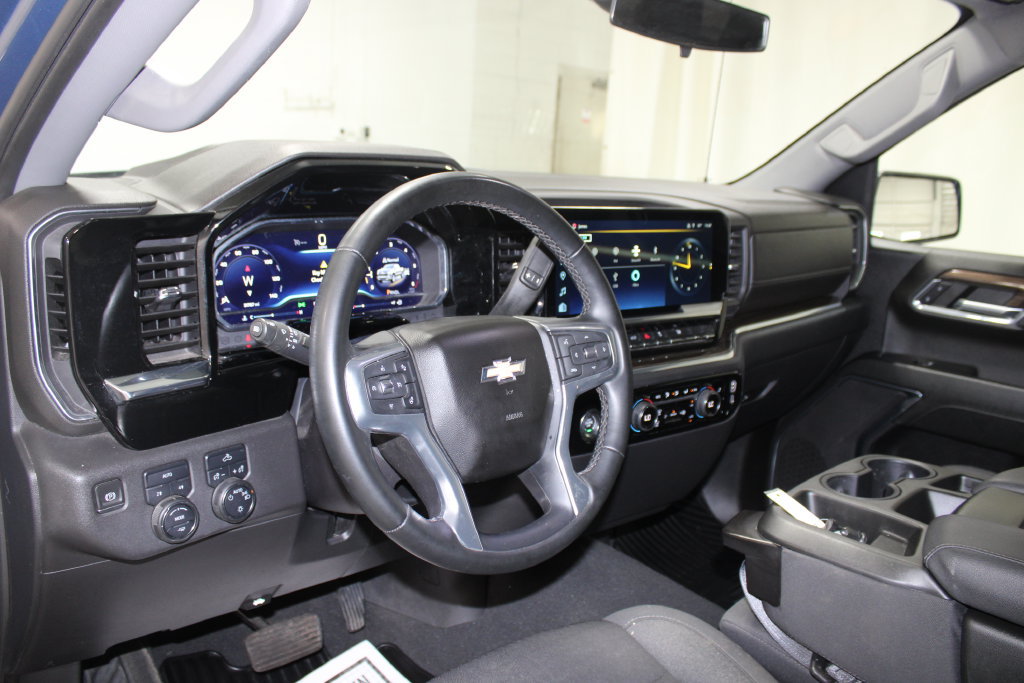 Used 2024 Chevrolet Silverado 1500 LT AWD/4WD image 29