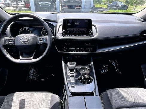 Used 2025 Nissan Rogue SV FWD image 9