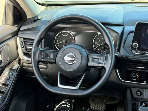 Used 2024 Nissan Rogue SV image 18