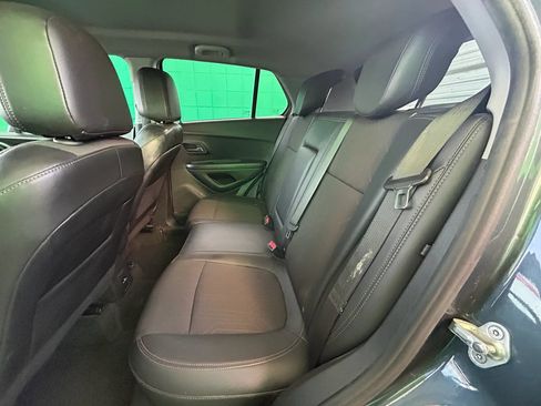 Used 2021 Chevrolet Trax LT w/ Sport Edition FWD image 5