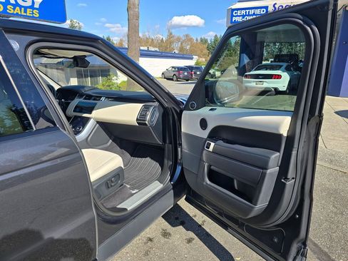 Used 2021 Land Rover Range Rover Sport HSE image 11