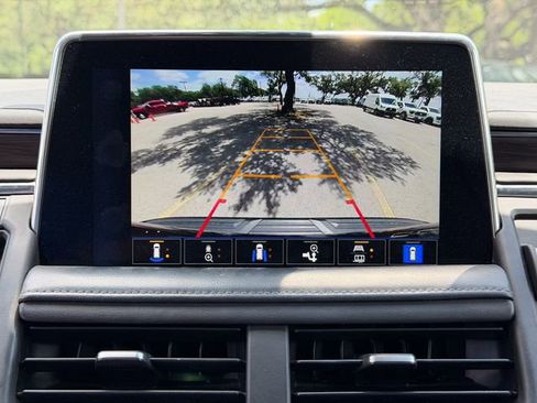 Used 2022 Chevrolet Suburban Z71 w/ Luxury Package AWD/4WD image 14